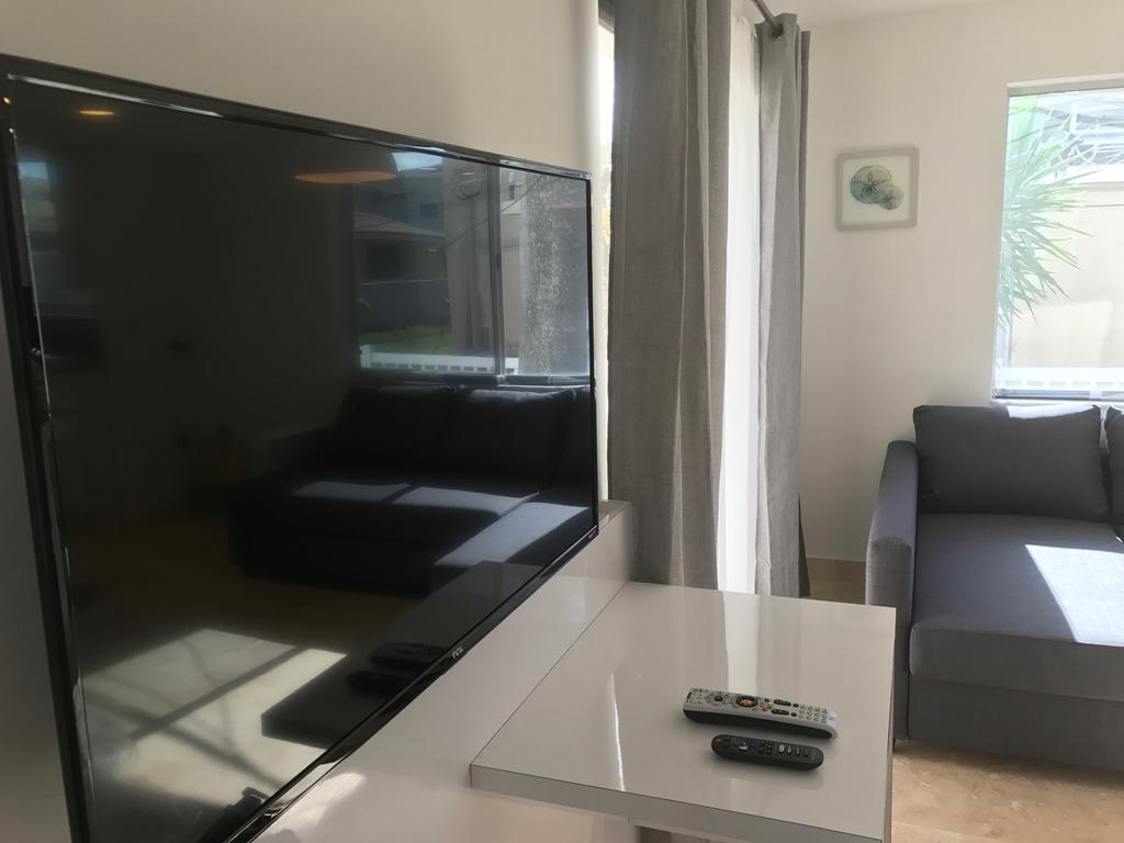 Wave Beach Vacation Rentals Pompano Beach Room photo